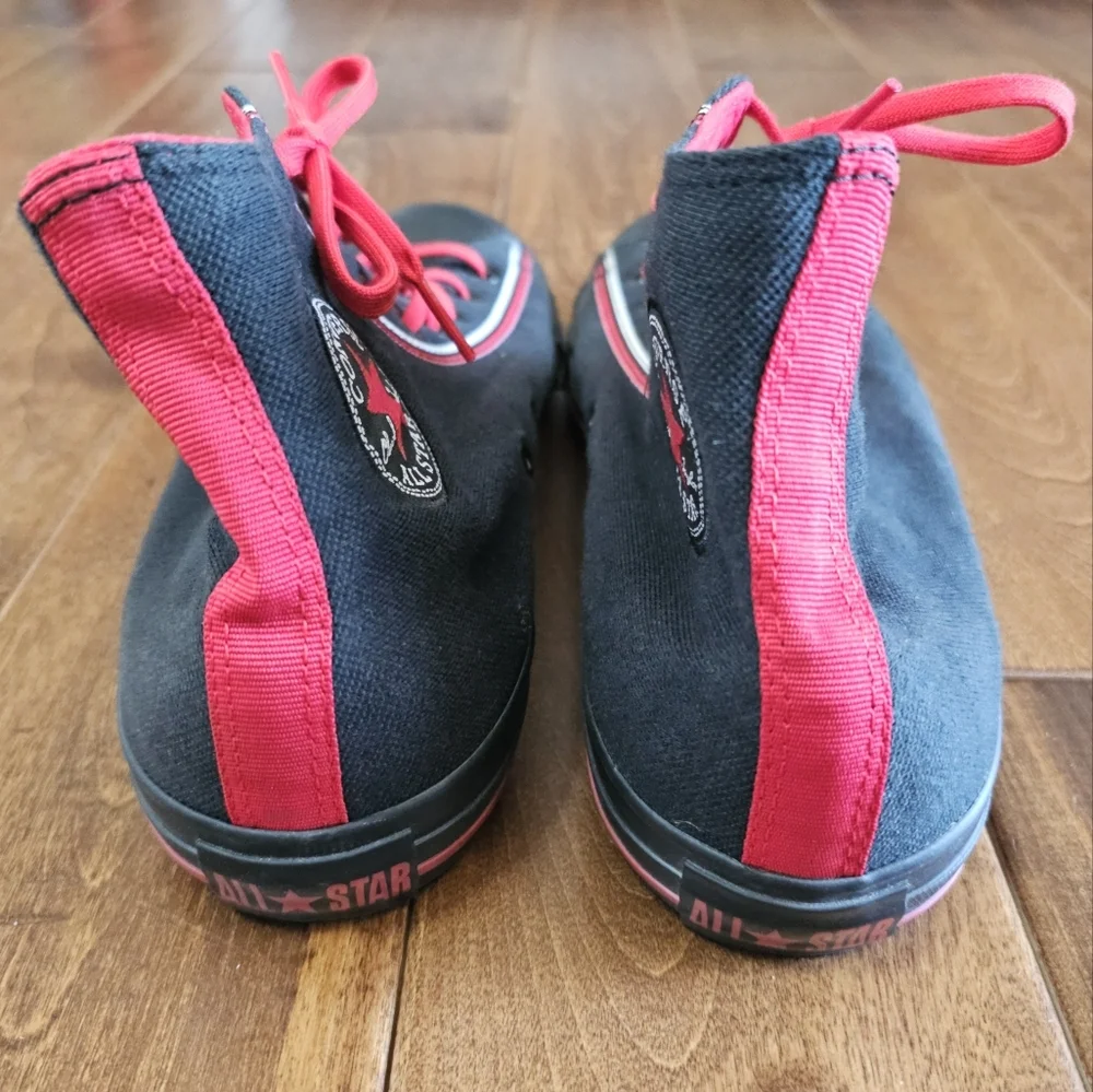 NWOT: *Rare* unisex Converse Chuck Taylors size 10 M/12 W - Picture 11 of 14